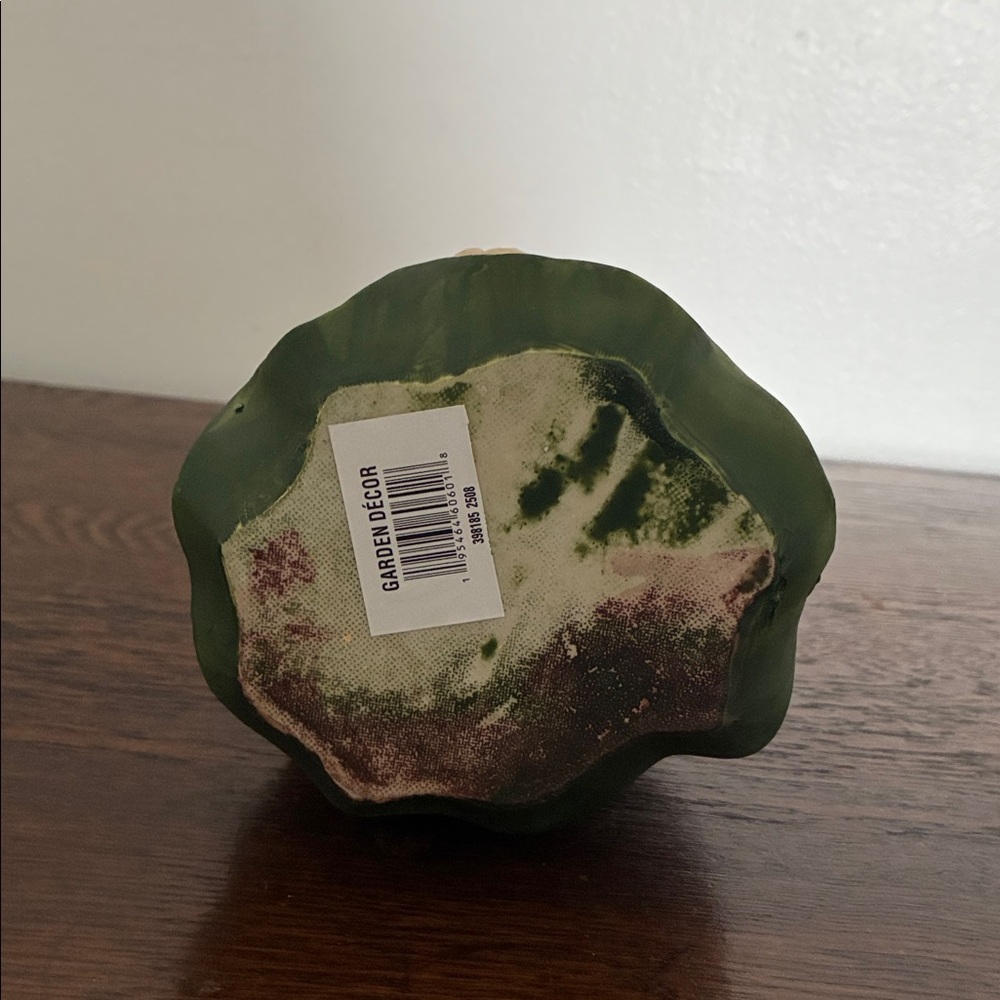 NWT- Adorable Hedgehog 🦔 Garden Figurine with Sunflower 🌻 - Picture 10 of 10